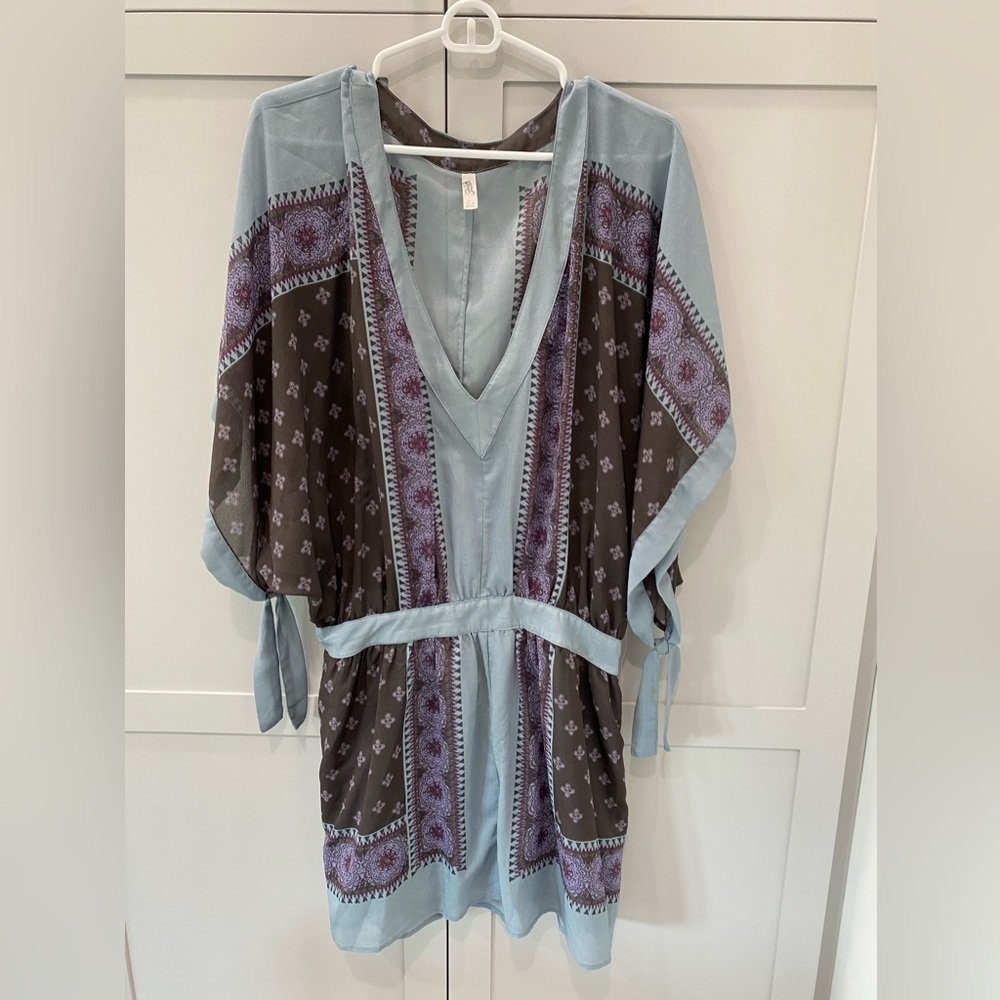 Free people top sheer top tank top connected for coverage. Zips on side